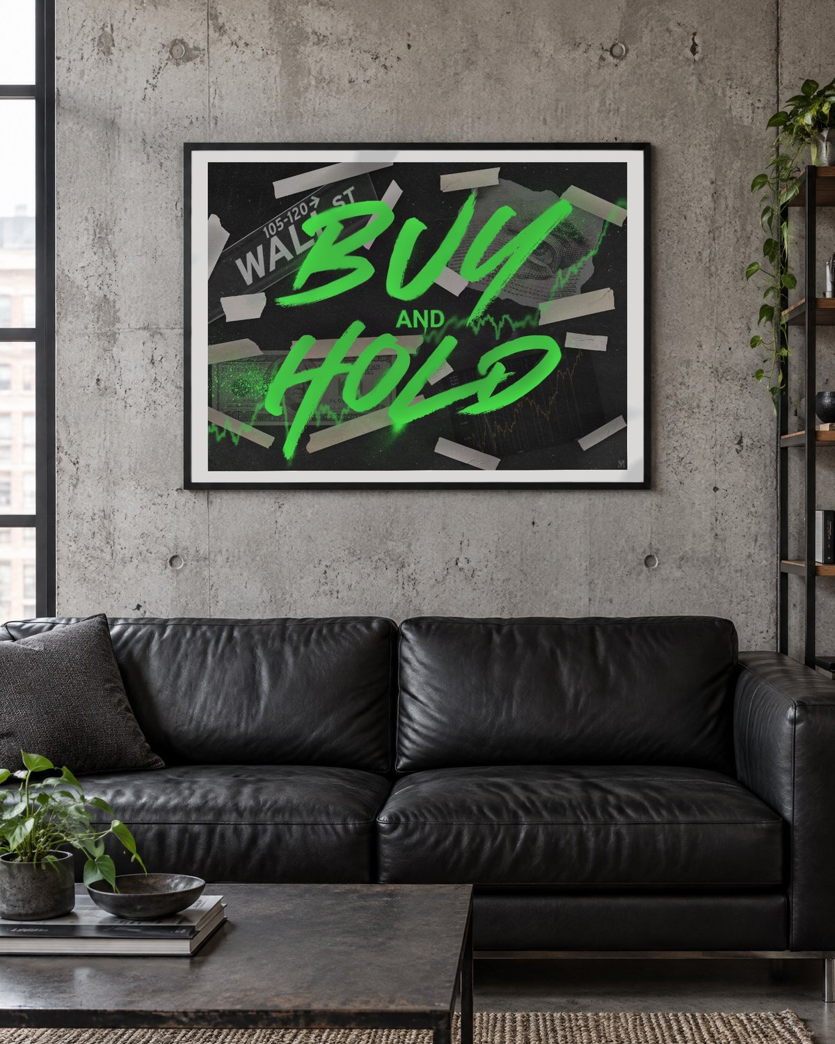Buy and Hold im schwarzen Holzrahmen an einer Betonwand über einem schwarzen Ledersofa